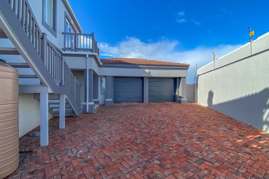 5 Bedroom Property for Sale in Beachview Eastern Cape